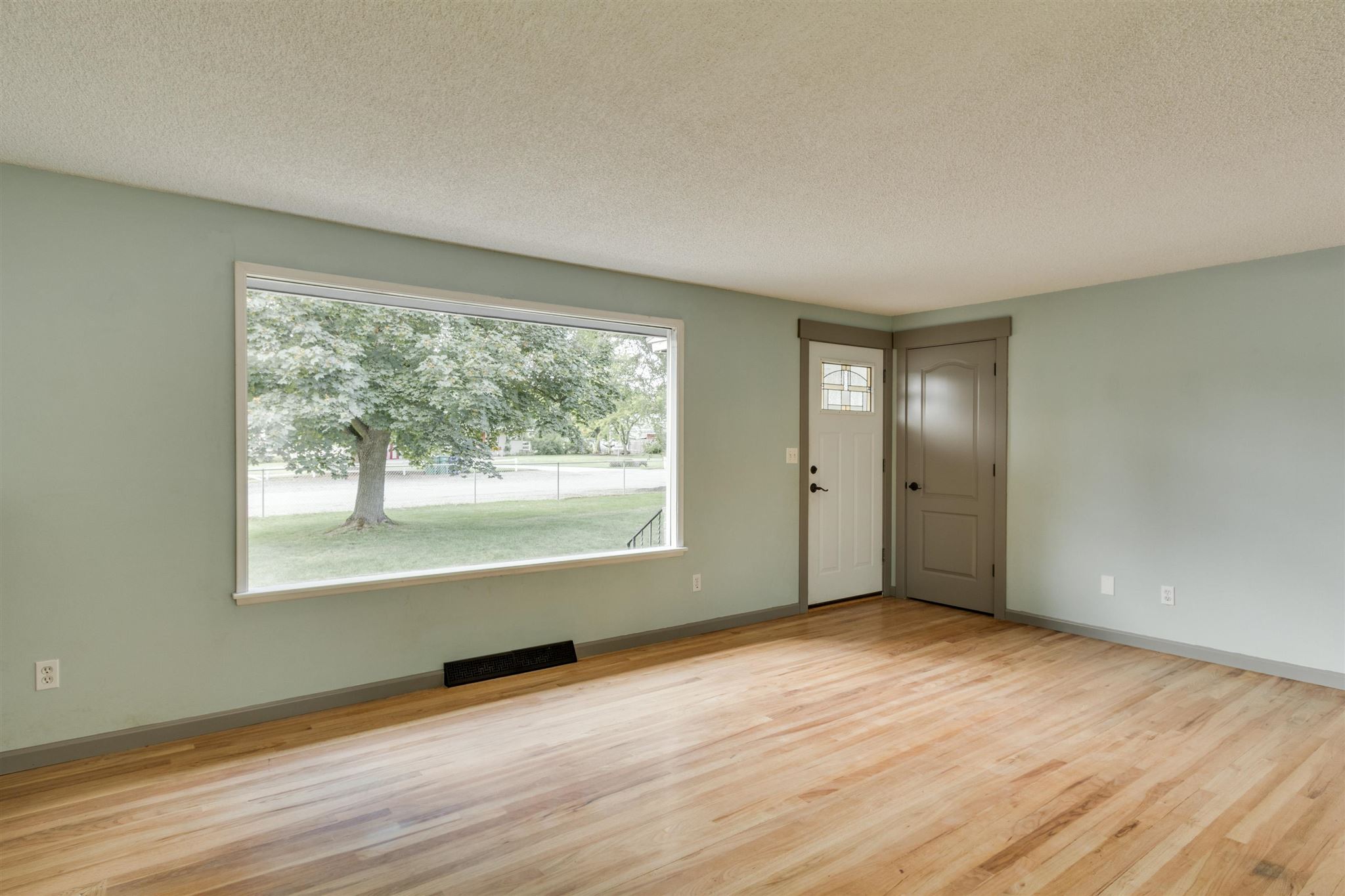 2423 South Sunrise Road Spokane Valley, WA 99206 - Photo 4 of 40 Gallery Image 4