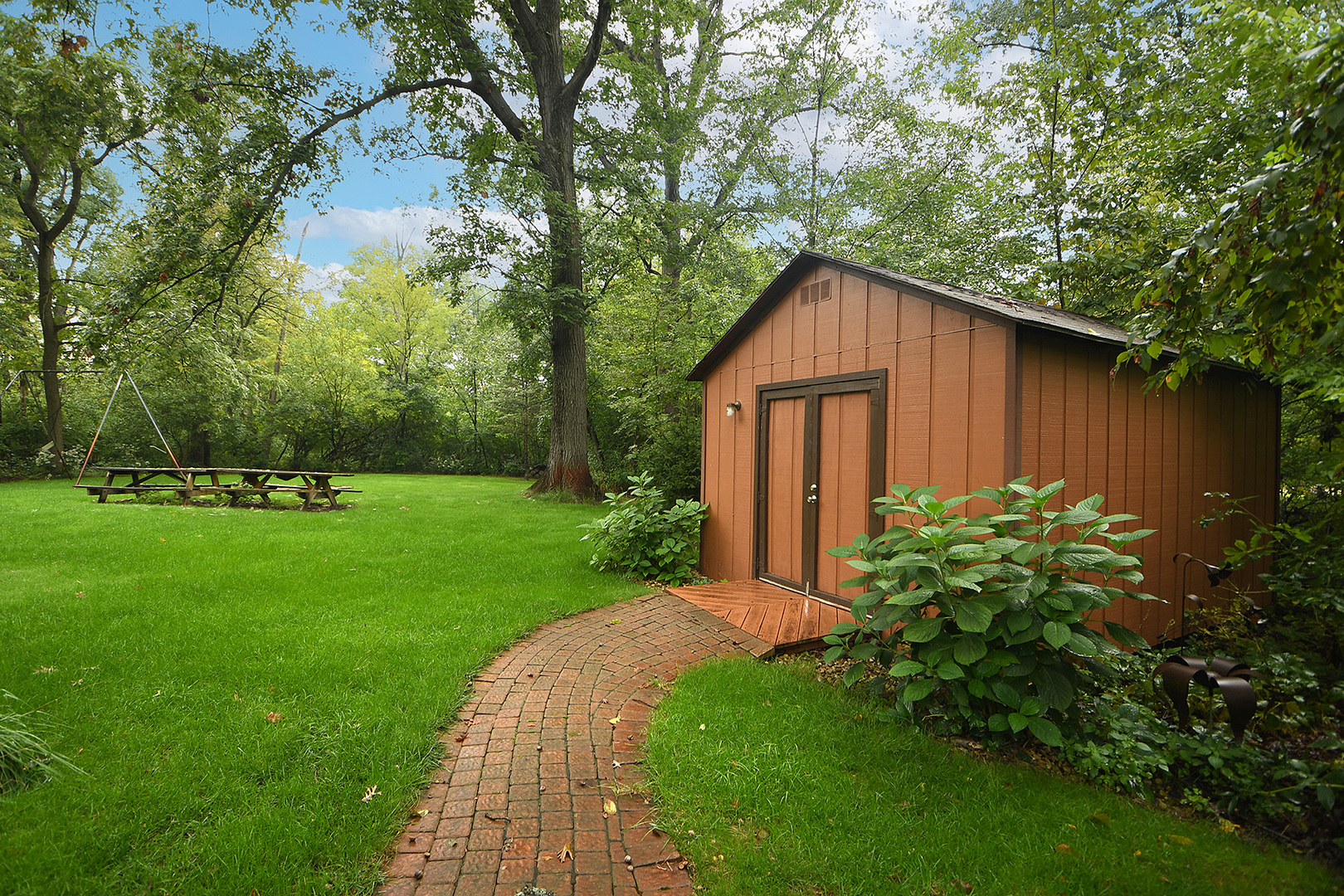 12612 West Hadley Road Homer Glen, IL 60491 - Photo 29 of 39 a backyard of a house with lots of green space