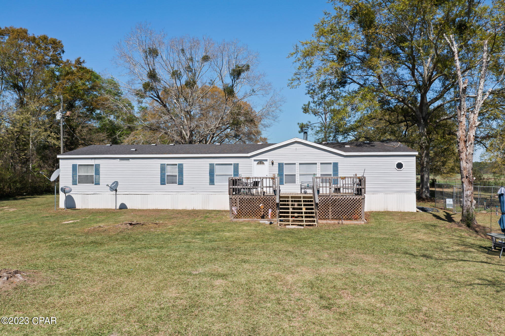 406 Satellite Road Graceville, FL 32440 - Photo 2 of 35