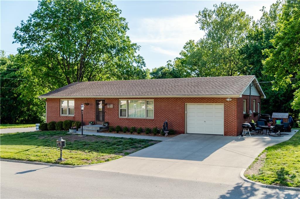 1001 Maple Street Atchison, KS 66002 - Photo 2 of 45