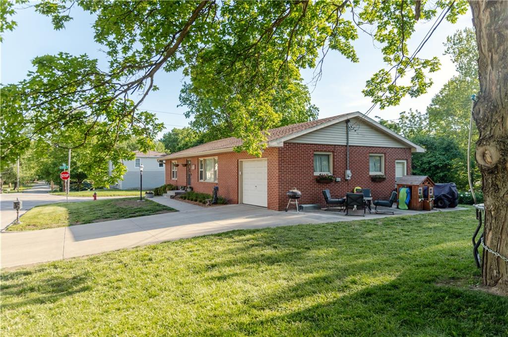 1001 Maple Street Atchison, KS 66002 - Photo 4 of 45