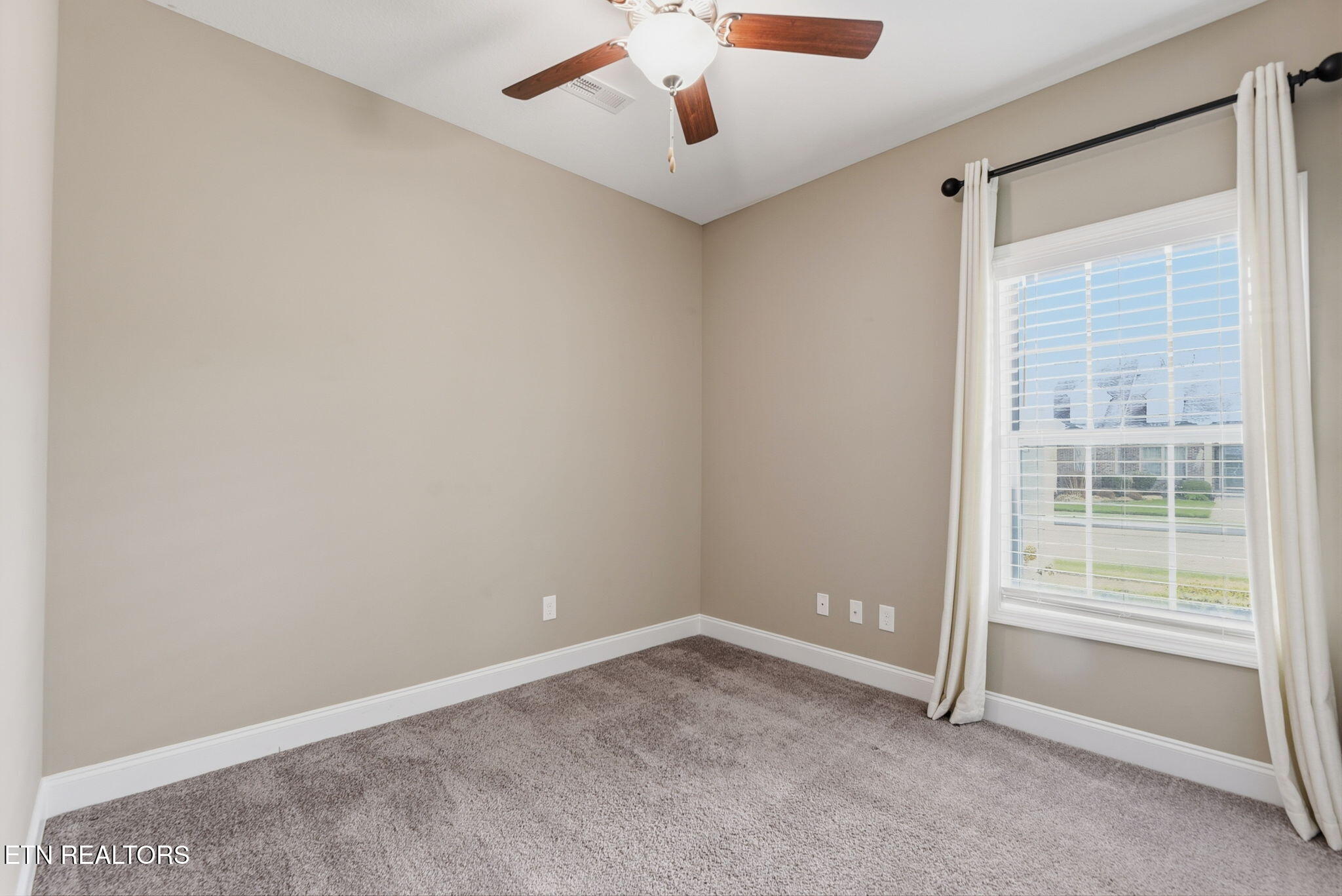 141 Hardinberry Street Oak Ridge, TN 37830 - Photo 18 of 27 17-web-or-mls-Hrdnbrry141 (62)
