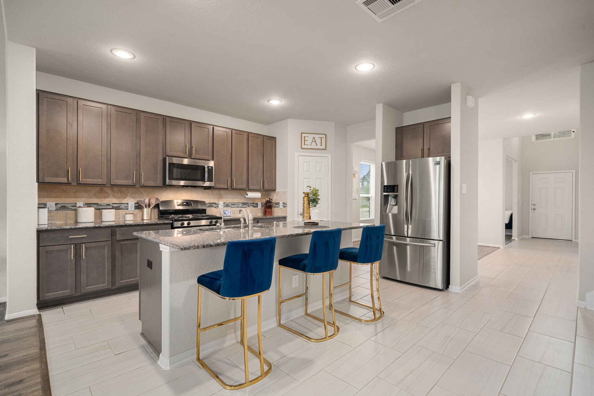 32743 Timber Point Drive Brookshire, TX 77423 - Photo 15 of 38 Kitchen with island breakfast bar, stainless steel appliances.