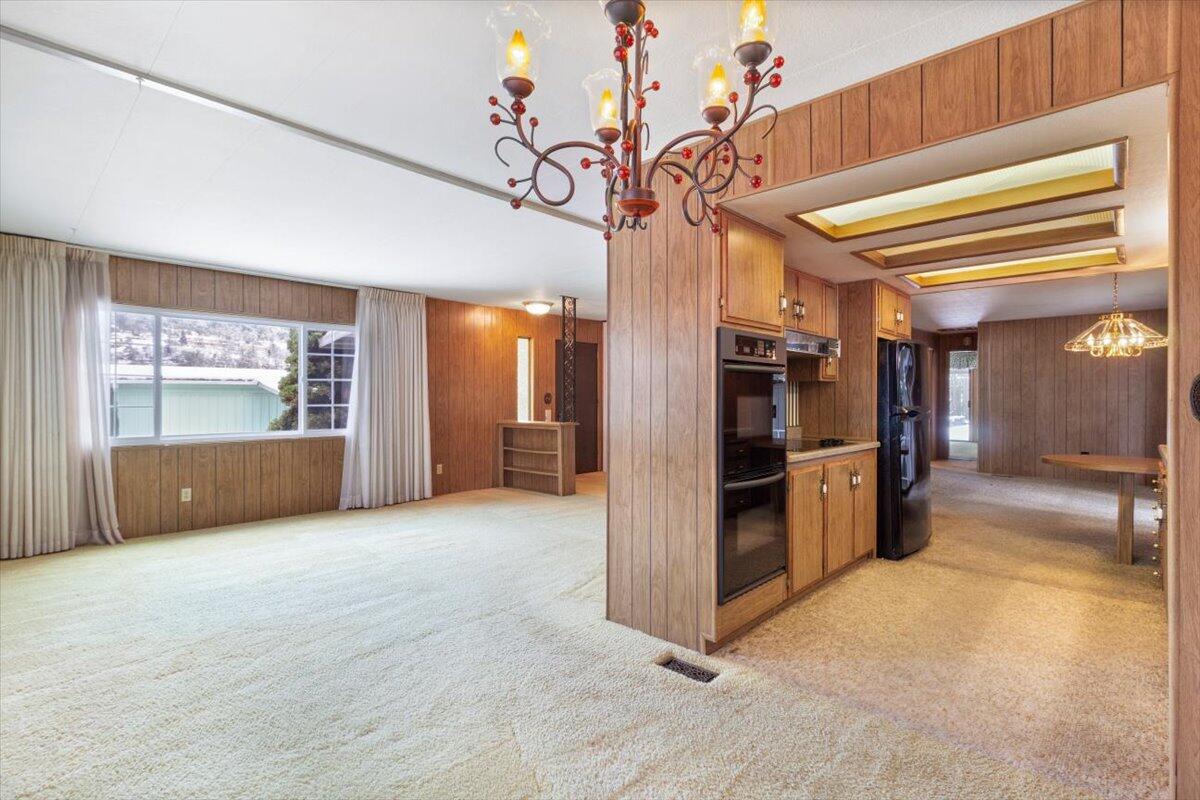 3955 South Stage Road, Unit 7 Medford, OR 97501 - Photo 12 of 36 12-3955 S Stage Rd Unit 7-12