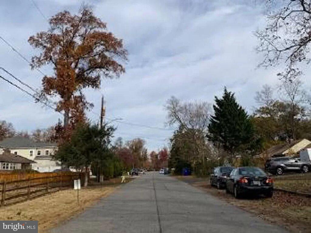 6609 Hackberry Street Springfield, VA 22150 - Photo 3 of 4