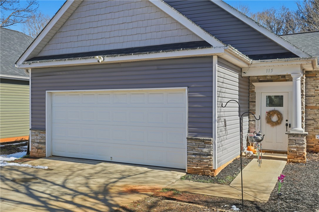 115 Dundee Court Anderson, SC 29621 - Photo 2 of 29
