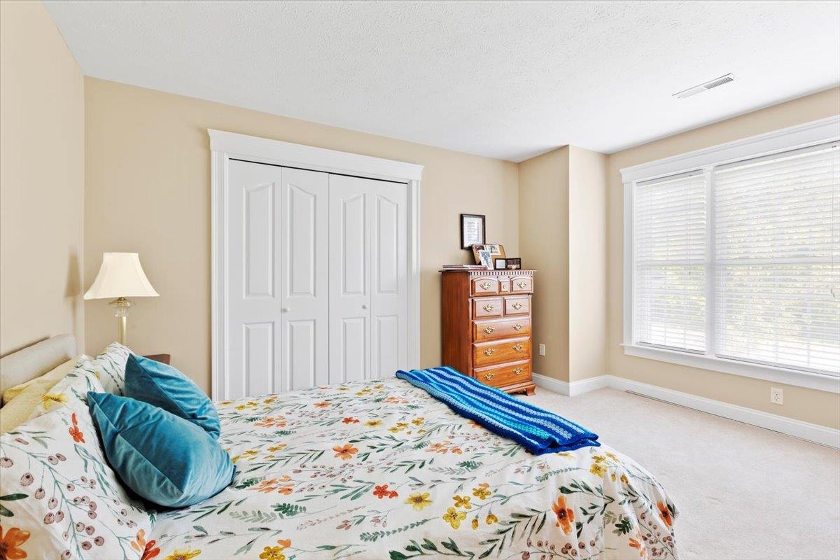 9 Ludlow Road Windham, NH 03087 - Photo 31 of 40