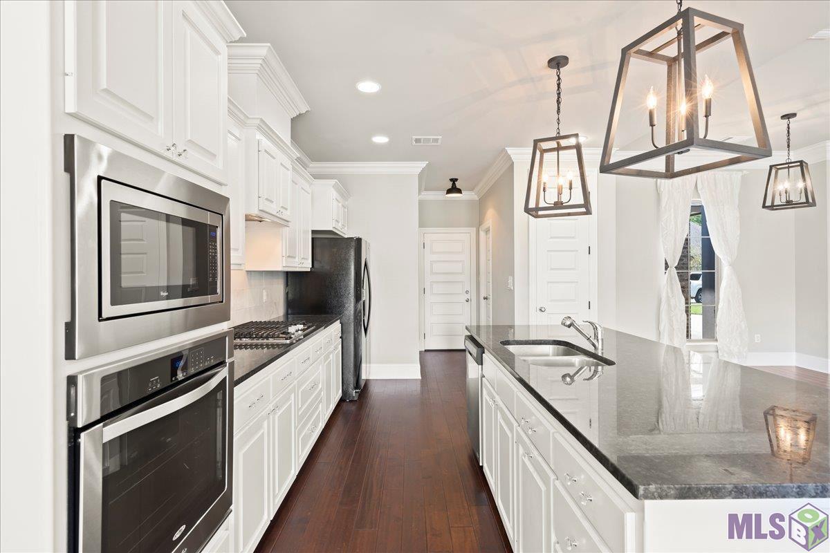 8335 Seville Court Baton Rouge, LA 70820 - Photo 5 of 31 Gallery Image 5