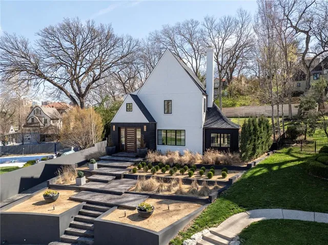 $2,450,000 | 4963 Ward Parkway, Kansas City, MO 64112