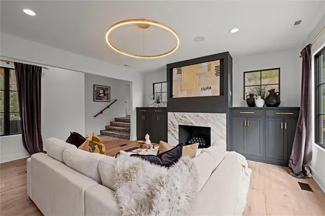 $2,450,000 | 4963 Ward Parkway, Kansas City, MO 64112