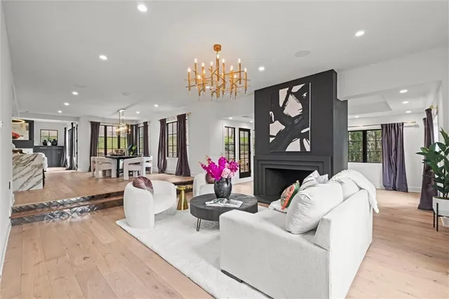 $2,450,000 | 4963 Ward Parkway, Kansas City, MO 64112