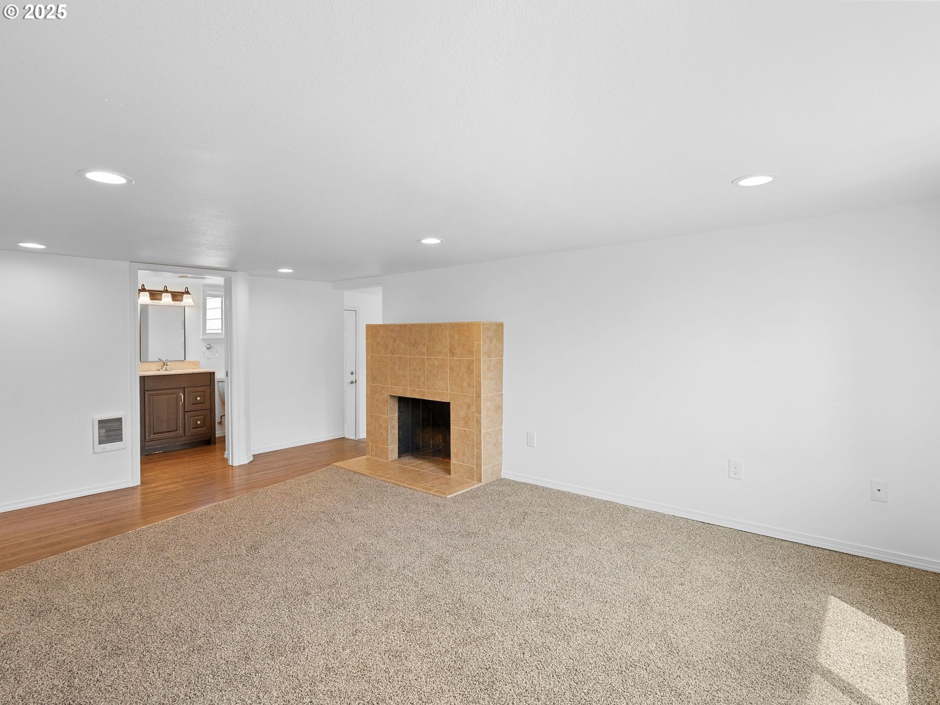 2311 Southwest 6th Avenue, Unit 20 Camas, WA 98607 - Photo 11 of 48 Living Room