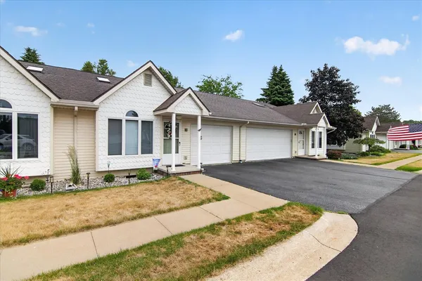 $229,900 | 729 Clark Street, Unit 38, Tecumseh, MI 49286