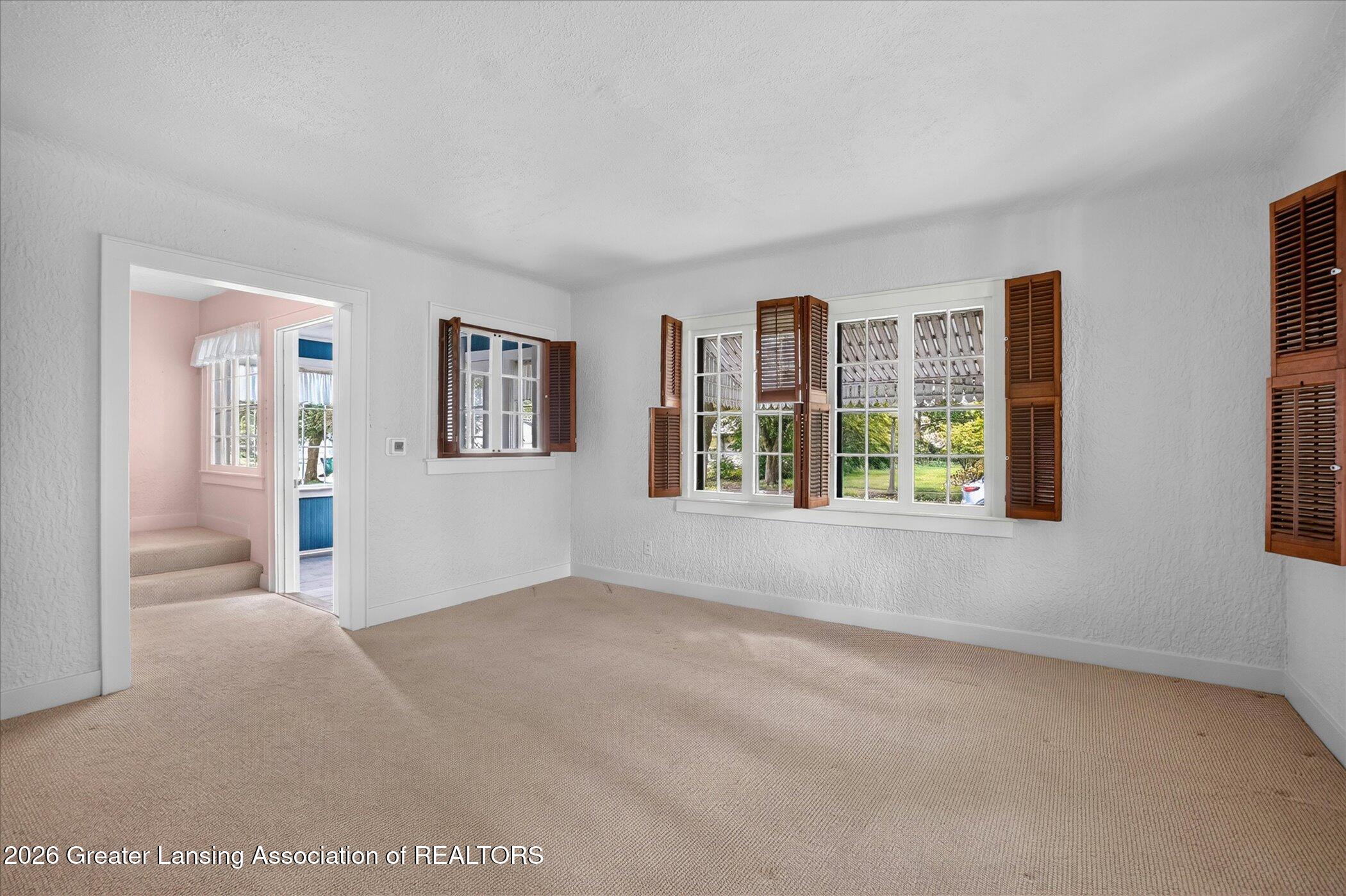 1716 Tecumseh River Road Lansing, MI 48906 - Photo 5 of 51 Living Room