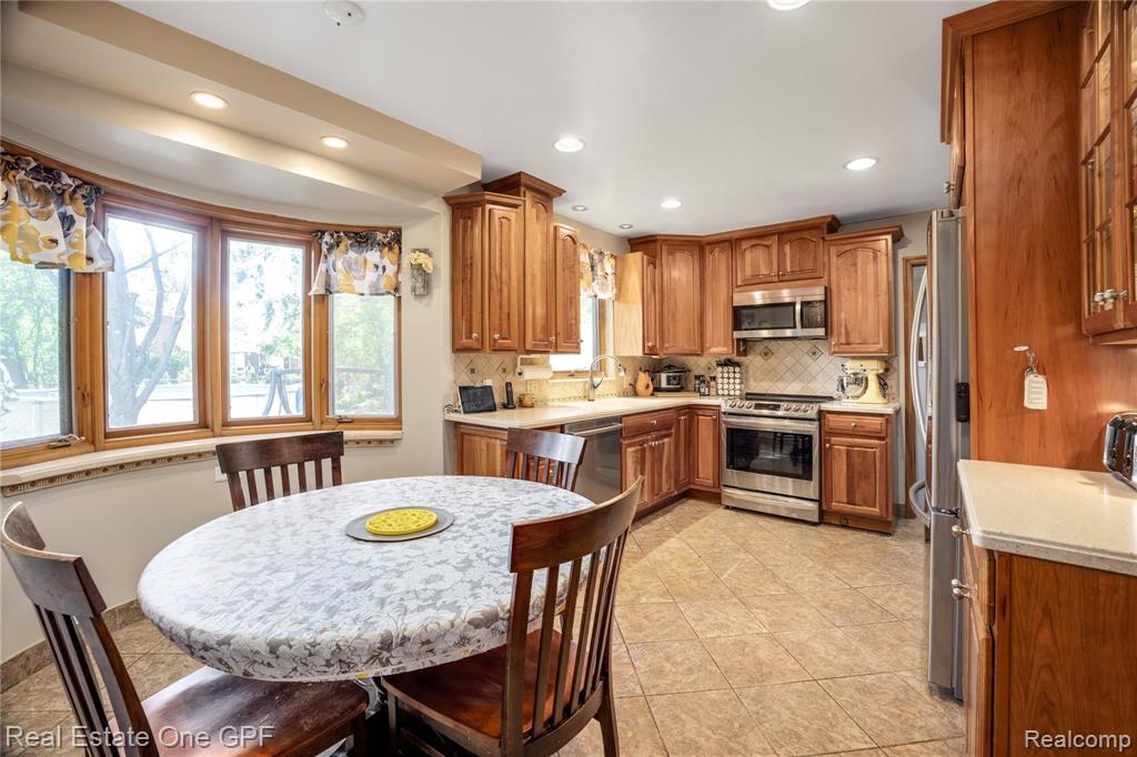 1499 North Renaud Road Grosse Pointe Woods, MI 48236 - Photo 9 of 35