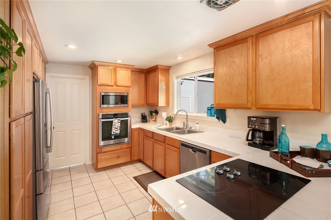 12618 155th Avenue Southeast Renton, WA 98059 - Photo 11 of 23