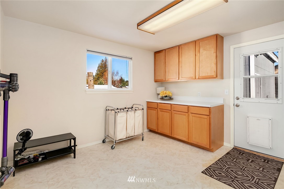 12618 155th Avenue Southeast Renton, WA 98059 - Photo 14 of 23