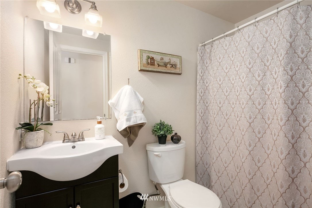 12618 155th Avenue Southeast Renton, WA 98059 - Photo 15 of 23