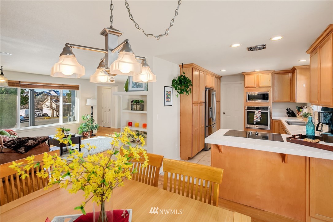 12618 155th Avenue Southeast Renton, WA 98059 - Photo 8 of 23