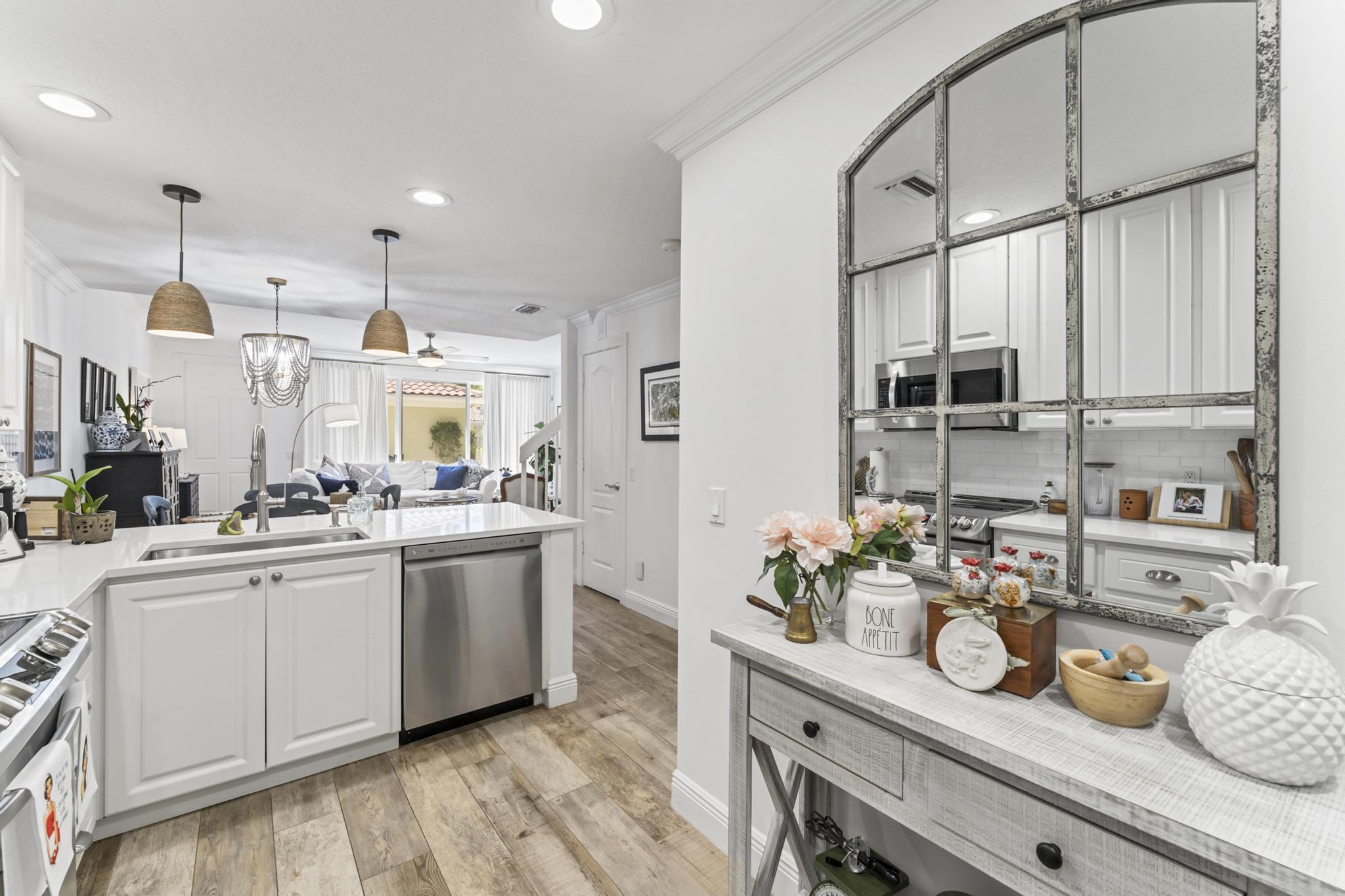 127 Rivinia Drive Jupiter, FL 33458 - Photo 19 of 47 Kitchen