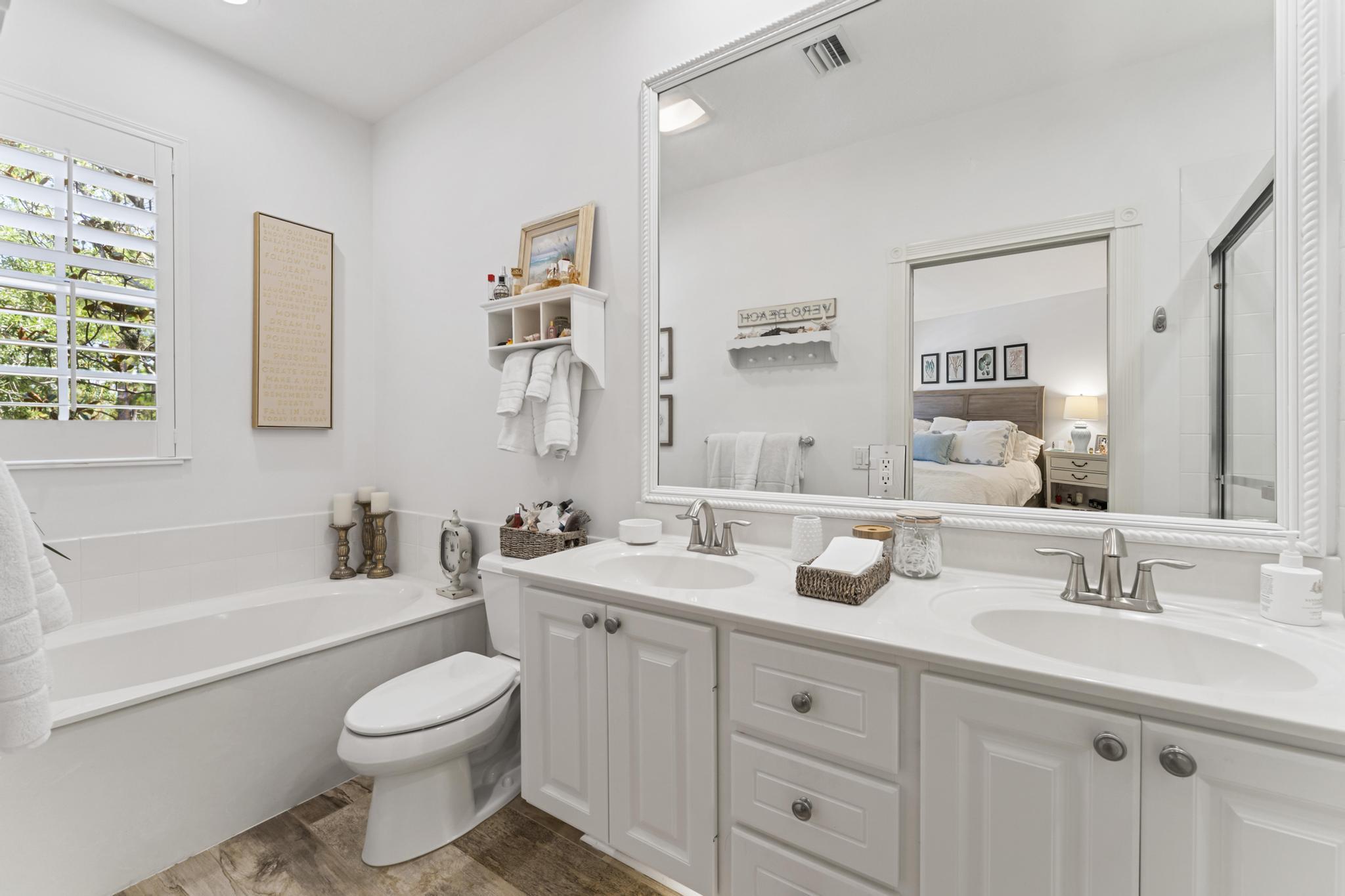 127 Rivinia Drive Jupiter, FL 33458 - Photo 31 of 47 Master Bathroom