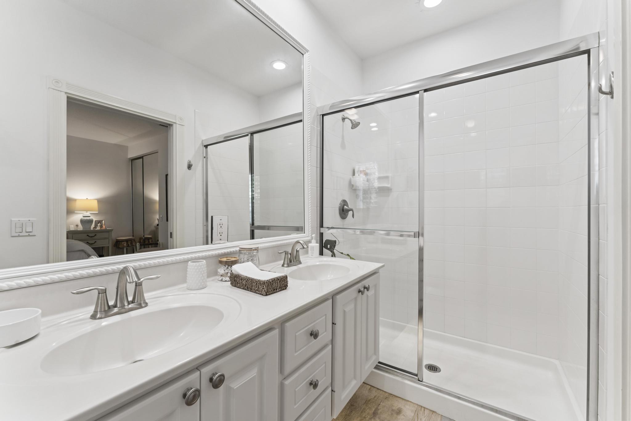 127 Rivinia Drive Jupiter, FL 33458 - Photo 32 of 47 Master Bathroom