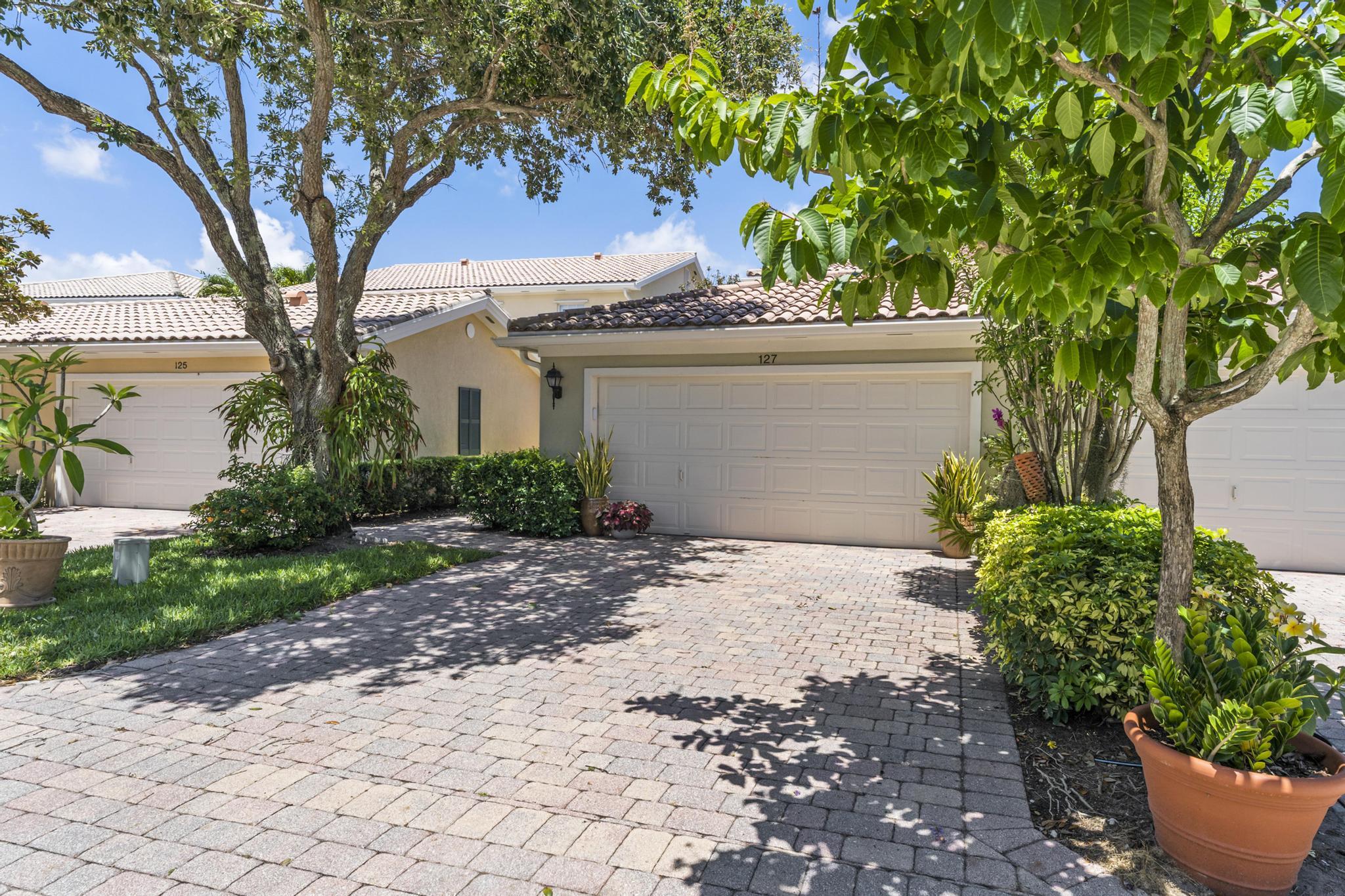 127 Rivinia Drive Jupiter, FL 33458 - Photo 42 of 47 Driveway