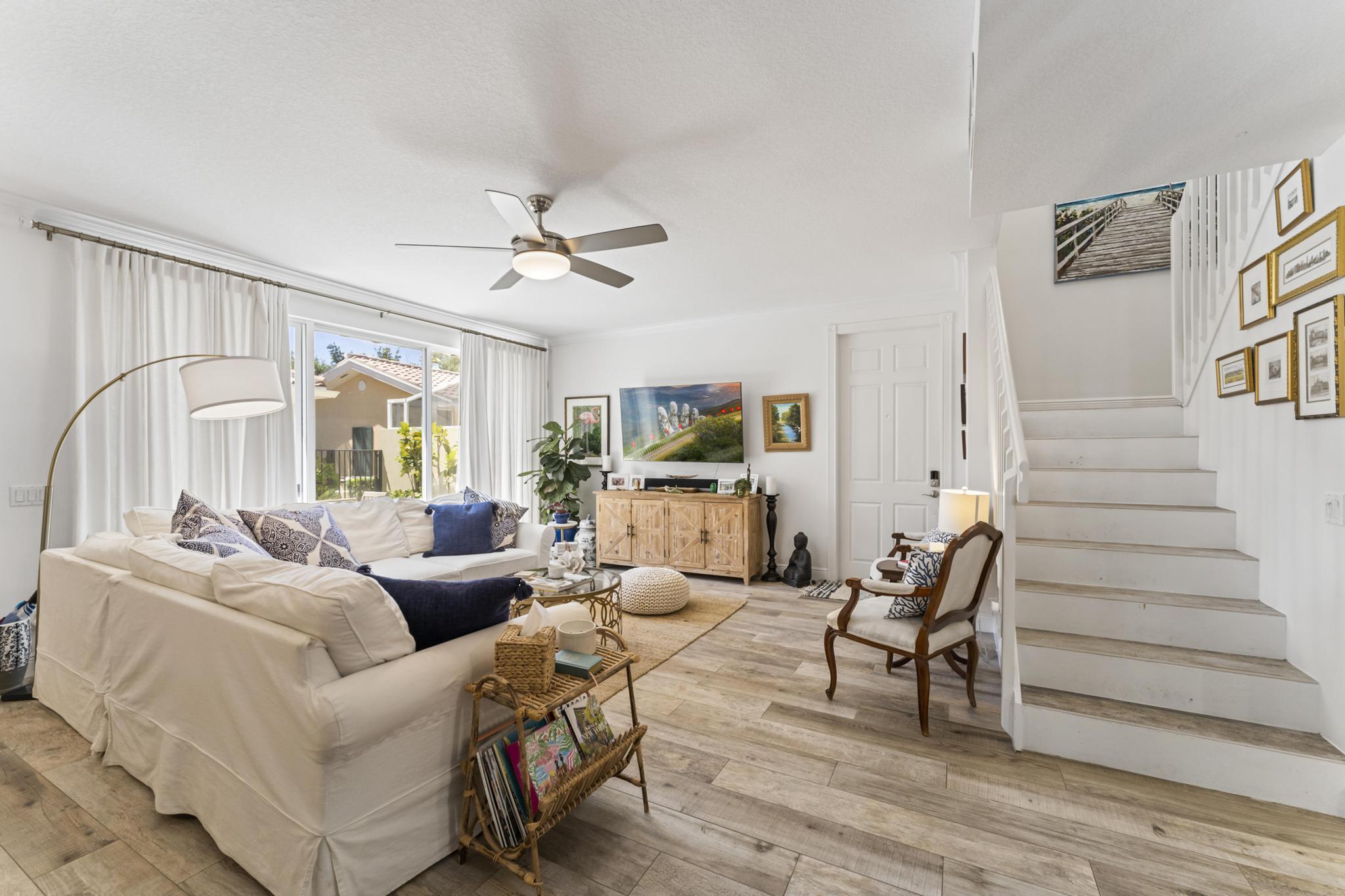 127 Rivinia Drive Jupiter, FL 33458 - Photo 10 of 47 Great Room