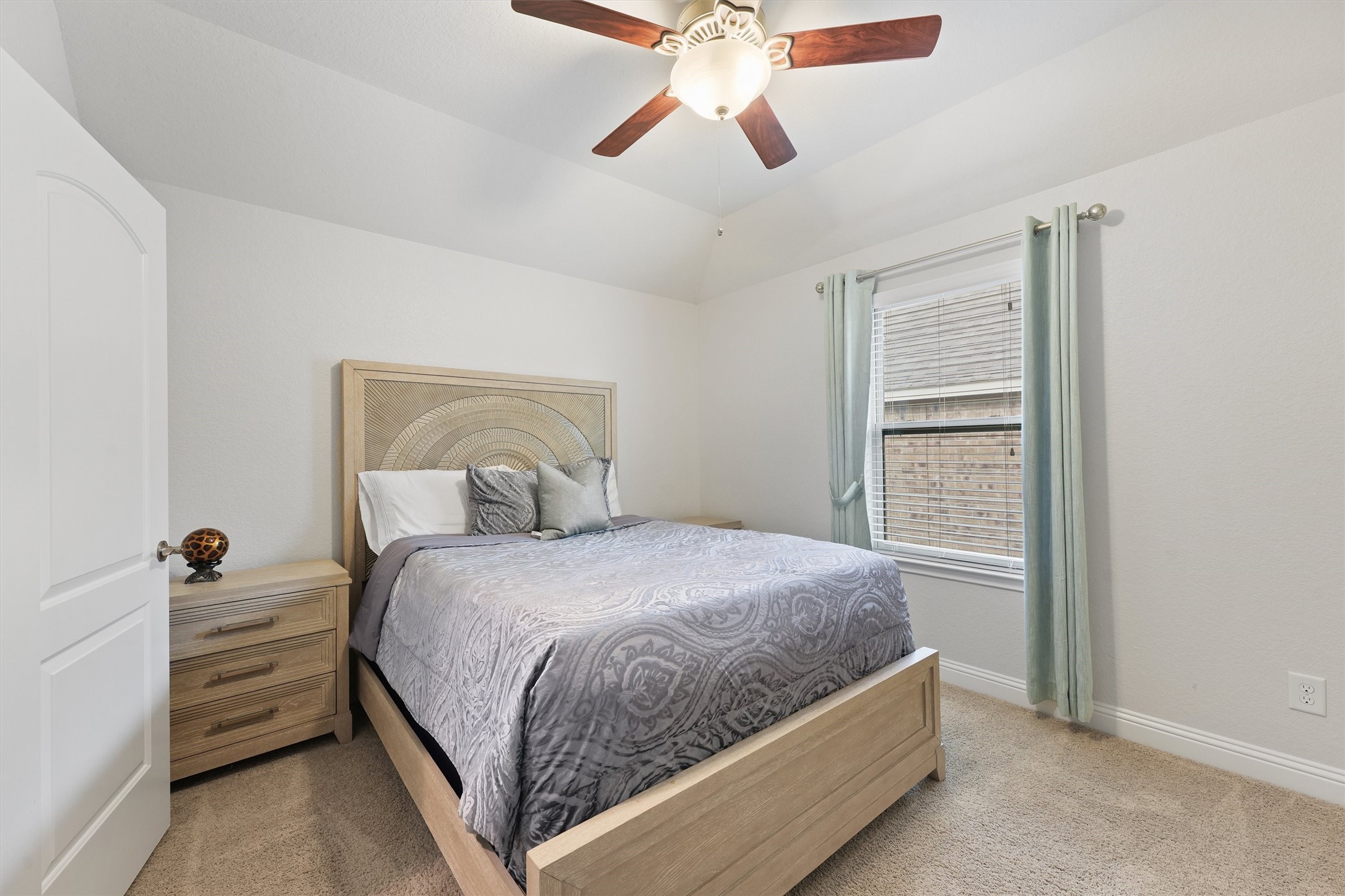 6 Inland Prairie Drive Tomball, TX 77375 - Photo 22 of 33 Bedroom (up)