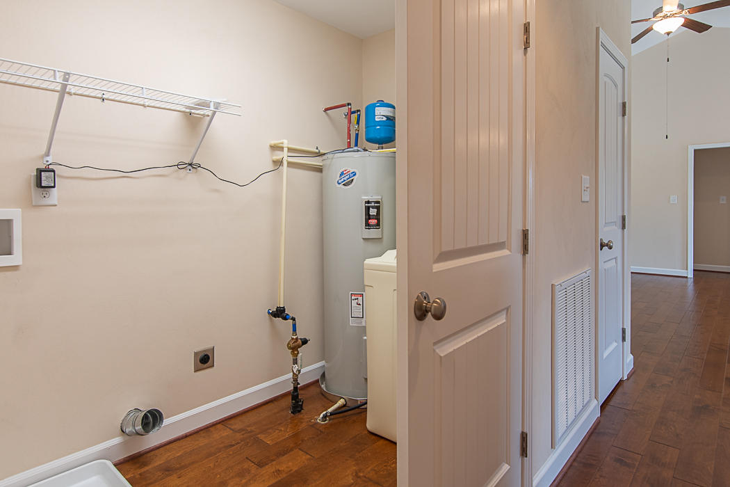 278 Ridgley Lane Fincastle, VA 24090 - Photo 17 of 38 Laundry