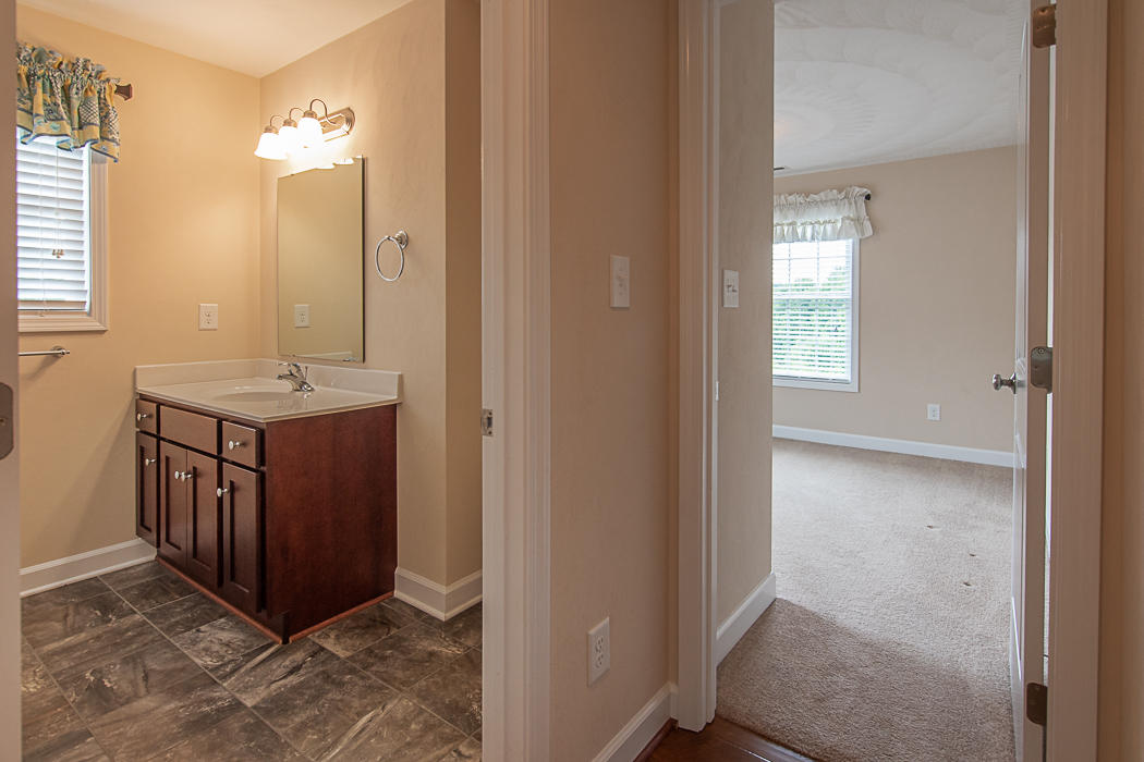 278 Ridgley Lane Fincastle, VA 24090 - Photo 25 of 38 Hall Bath