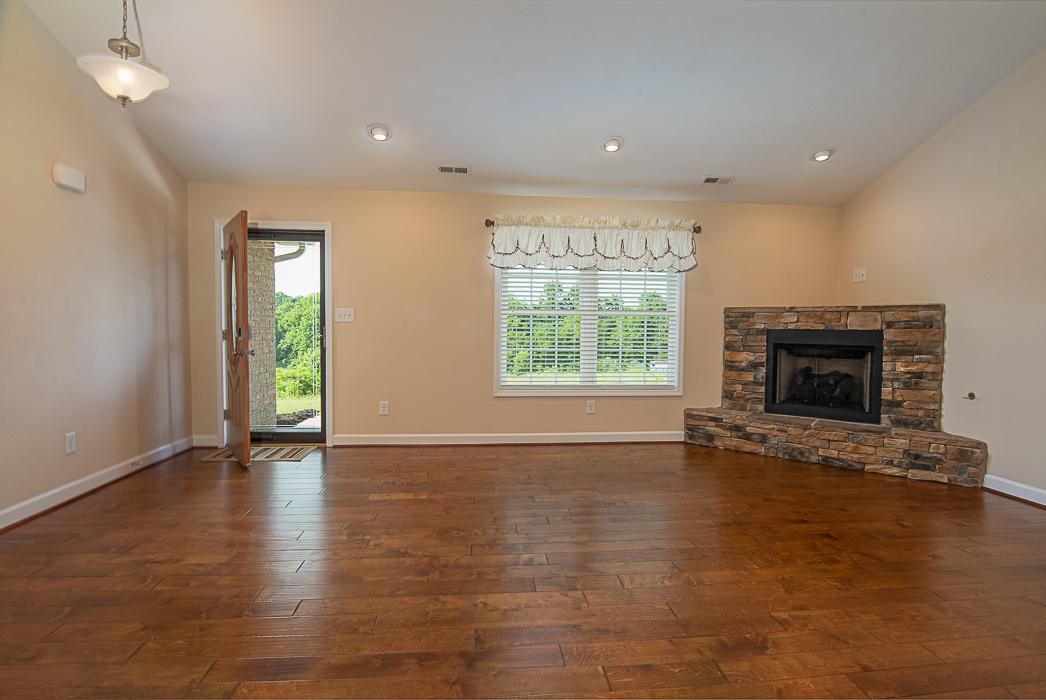 278 Ridgley Lane Fincastle, VA 24090 - Photo 5 of 38 Handscraped HW floors