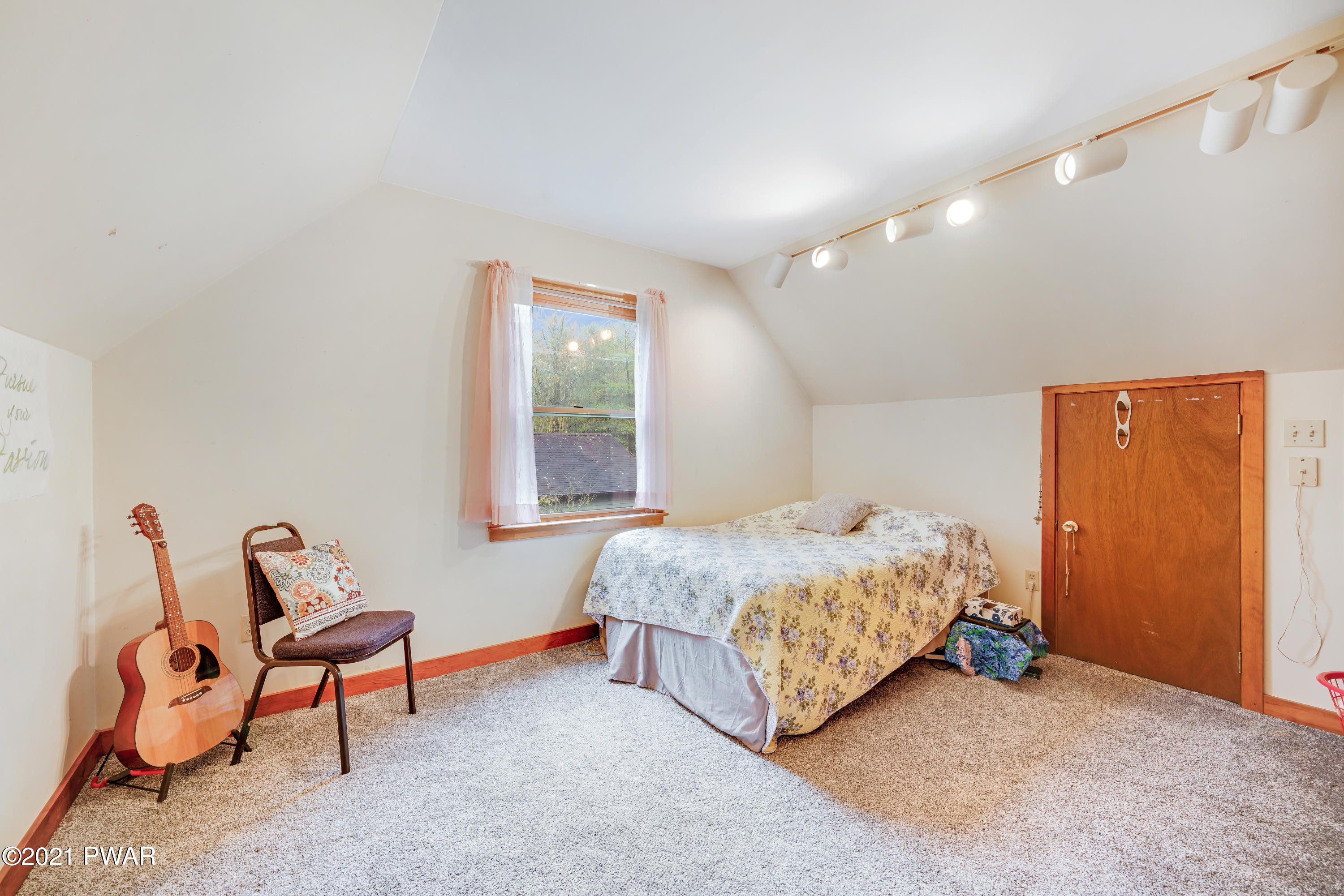 187 Pedersen Ridge Road Milford, PA 18337 - Photo 21 of 35 DSC09265fuse