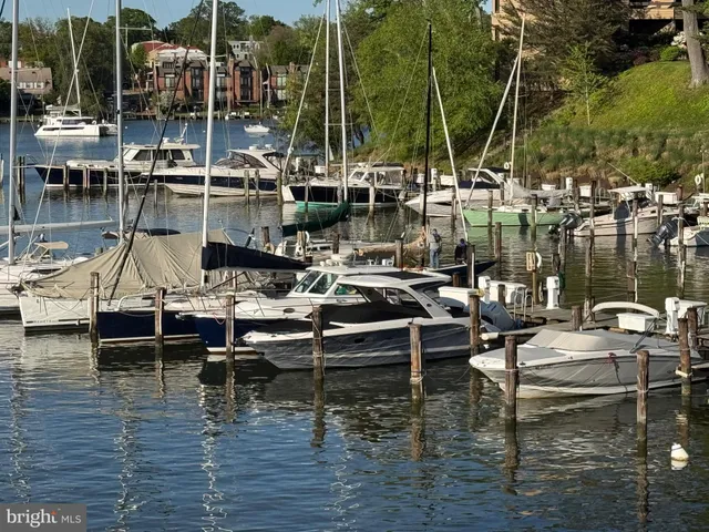 $4,700 | 1 President Point Drive, Unit B2, Annapolis, MD 21403