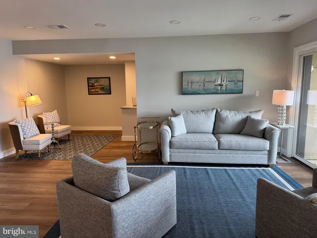 $4,700 | 1 President Point Drive, Unit B2, Annapolis, MD 21403