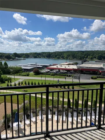 $1,550 | 4455 Reed Crk Drive, Unit 304, Sherrills Ford, NC 28673