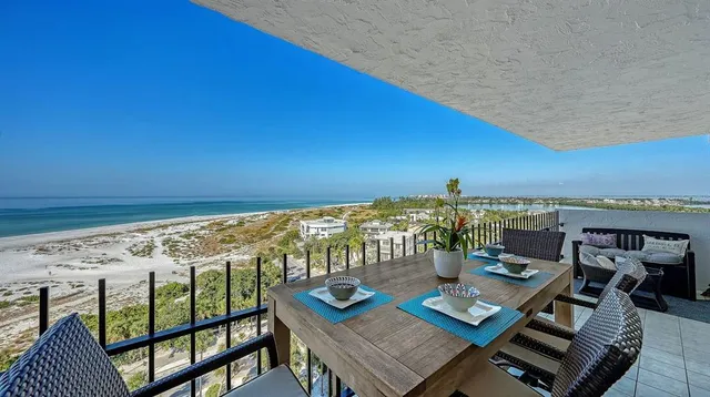 a view of an house with swimming pool