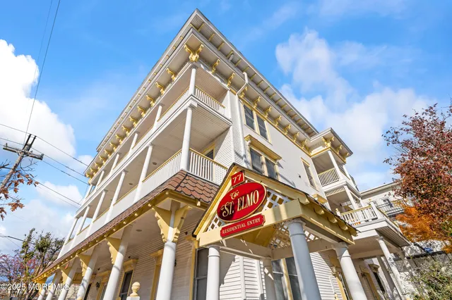 a sign that is sitting in the grass