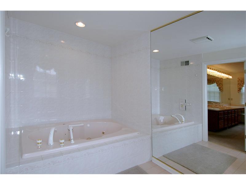 1263 Anderson Road Pittsburgh, PA 15209 - Photo 11 of 25 Master Bath/Spa.