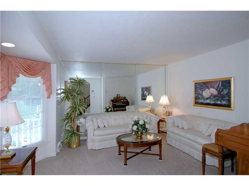 1263 Anderson Road Pittsburgh, PA 15209 - Photo 3 of 25 Living Room.