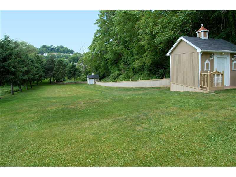 1263 Anderson Road Pittsburgh, PA 15209 - Photo 23 of 25 Yard/Garden.