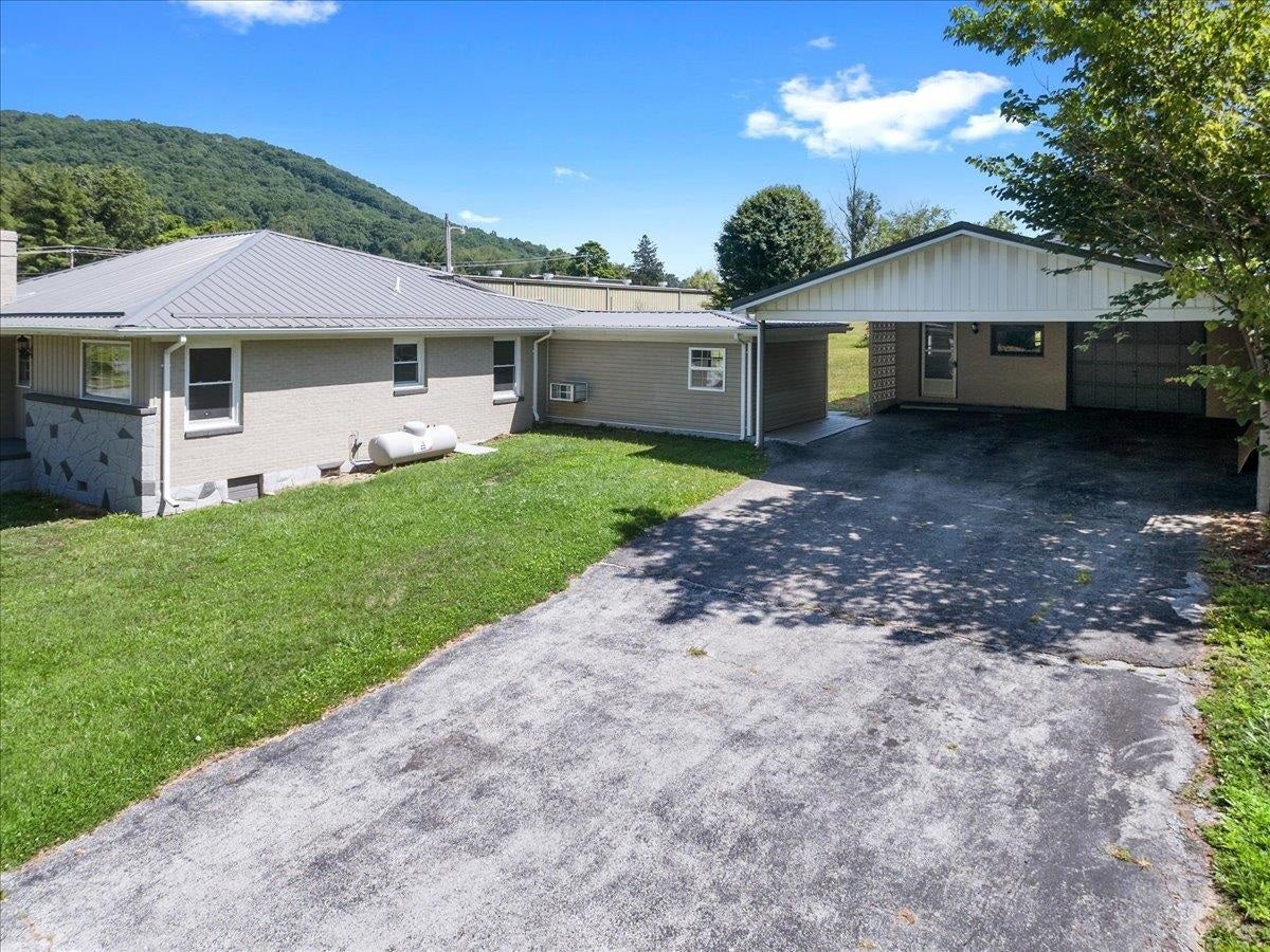121 Spring Street Narrows, VA 24124 - Photo 43 of 54 Gallery Image 43