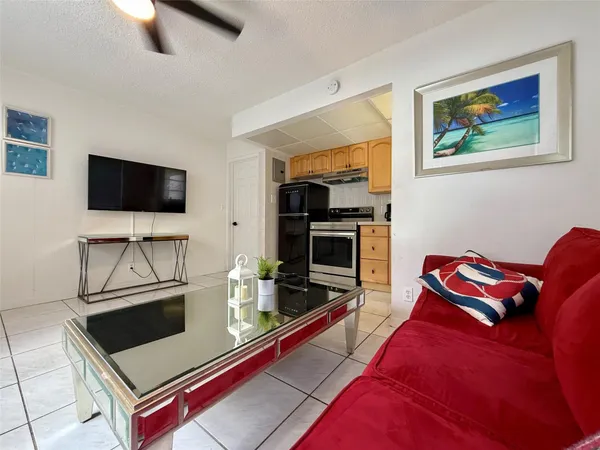 $2,250 | 3210 Canal Drive, Unit 8, Pompano Beach, FL 33062