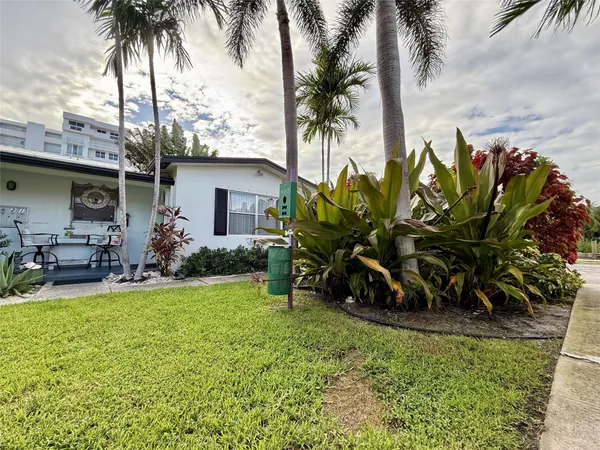 $2,250 | 3210 Canal Drive, Unit 8, Pompano Beach, FL 33062