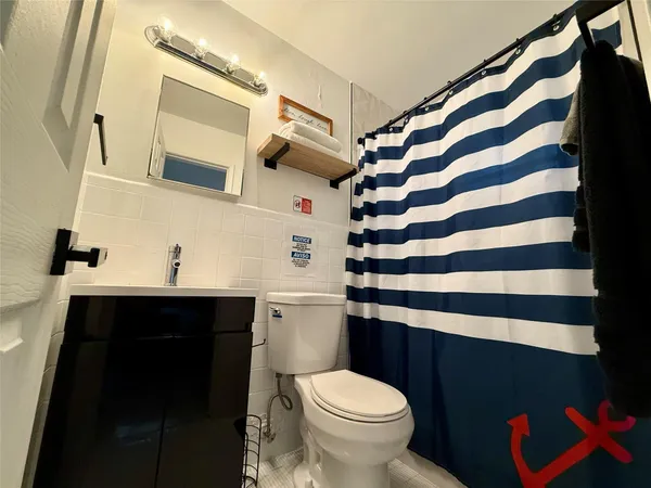 $2,250 | 3210 Canal Drive, Unit 8, Pompano Beach, FL 33062