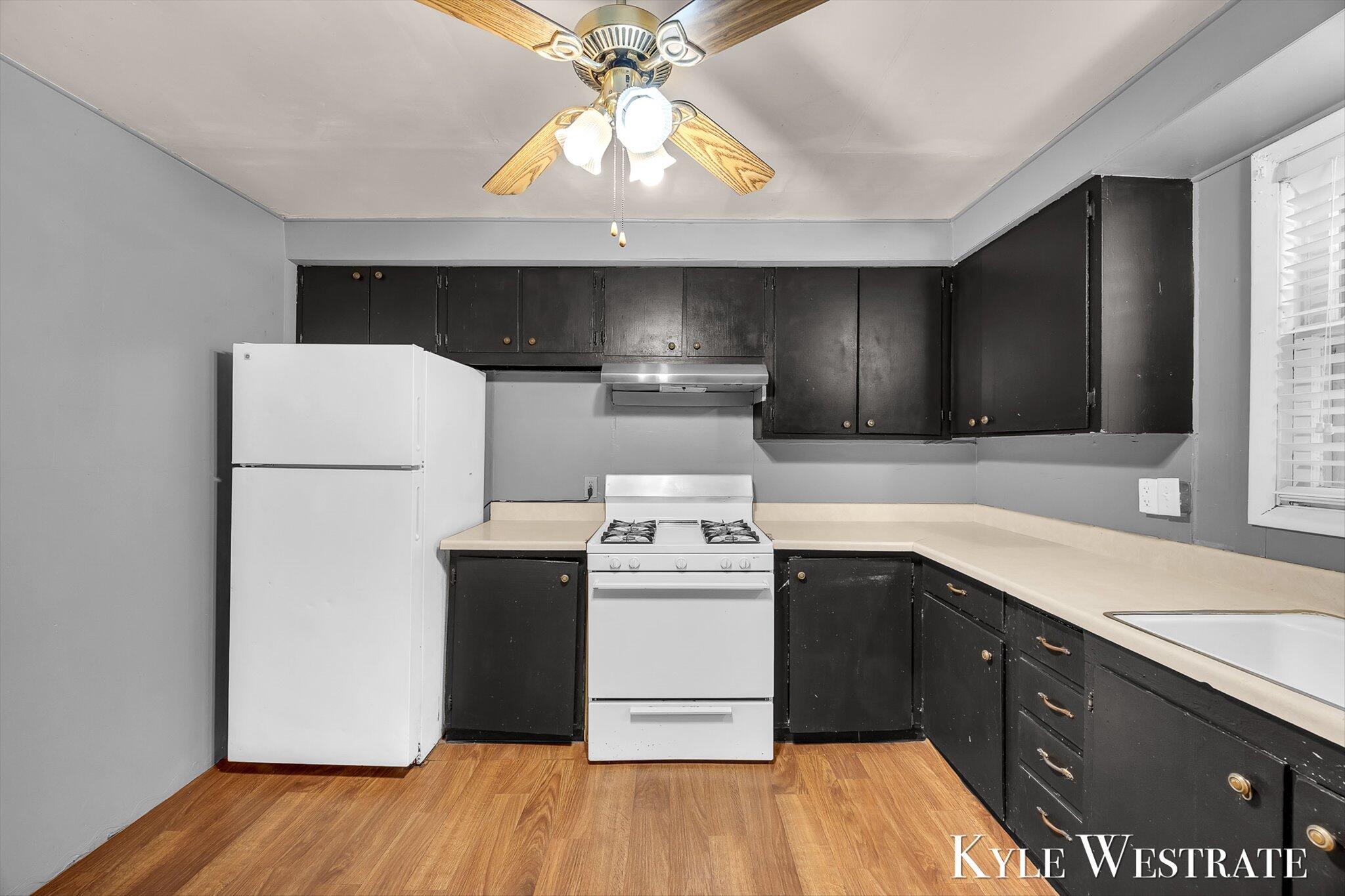 856 10th Street Northwest Grand Rapids, MI 49504 - Photo 11 of 18 06-K1J16197