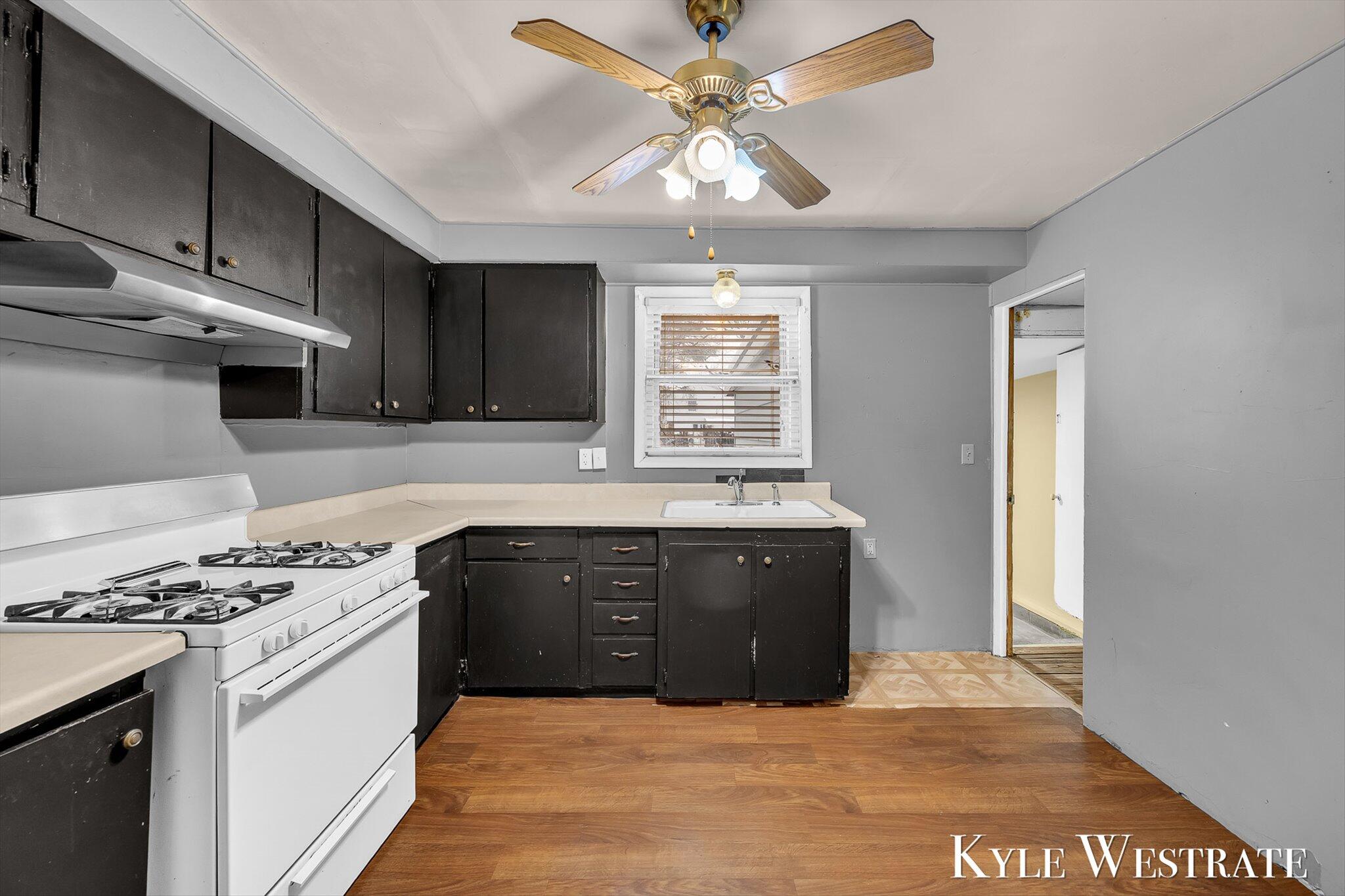 856 10th Street Northwest Grand Rapids, MI 49504 - Photo 12 of 18 08-K1J16202