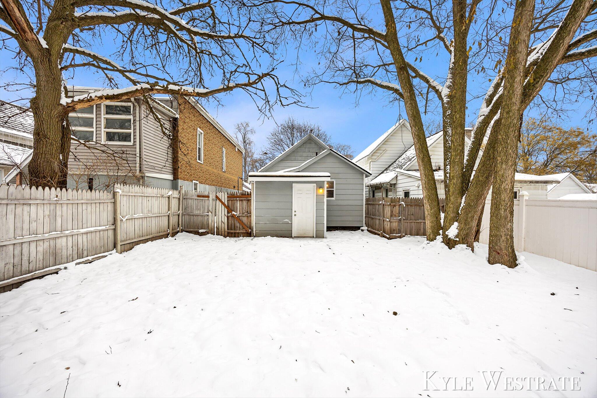 856 10th Street Northwest Grand Rapids, MI 49504 - Photo 18 of 18 20-K1J16097