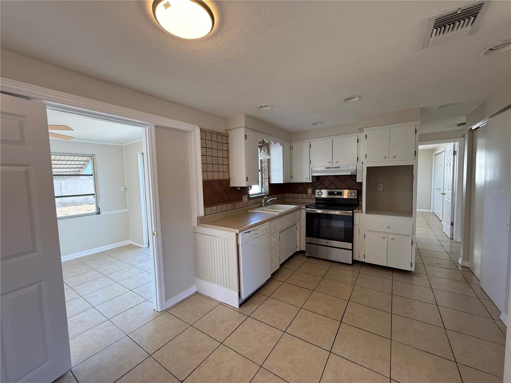 6627 Jackson Street New Port Richey, FL 34653 - Photo 10 of 14