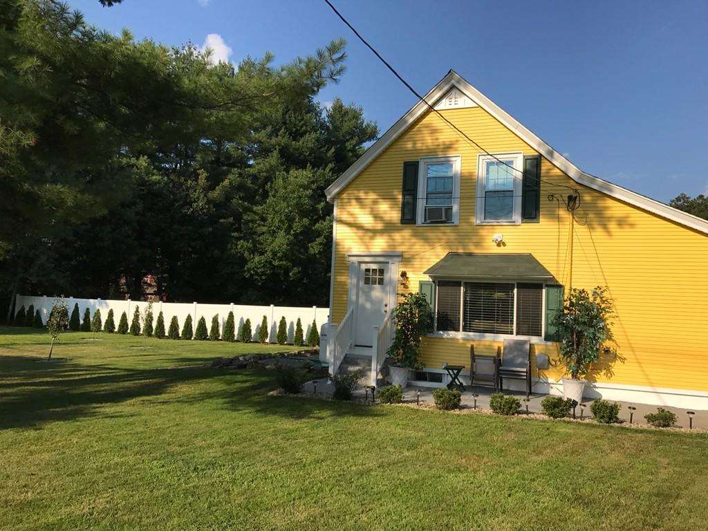 91 Lawrence Road Salem, NH 03079 - Photo 3 of 39